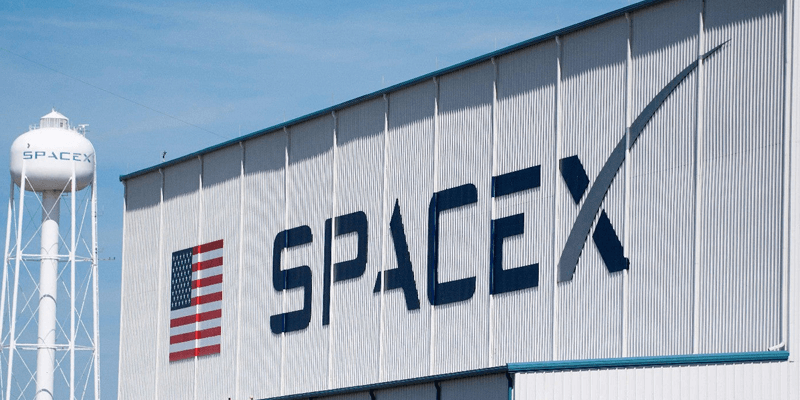 Musk Says SpaceX on Track to Hit Half a Million Users in Next Year