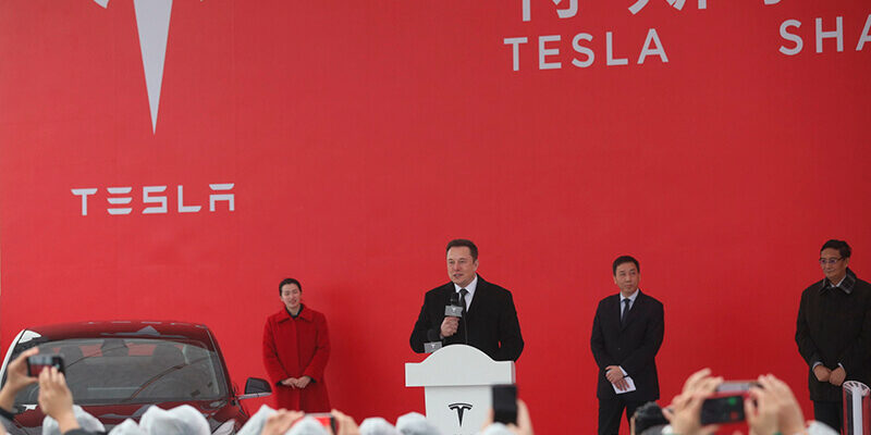 Tesla CEO Elon Musk, center, speaks during the groundbreaking ceremony of the U.S. electric automaker's first non-U.S. manufacturing plant Gigafactory 3 in Shanghai, China, 7 January 2018.