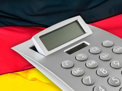 Finances calculator and German Flag